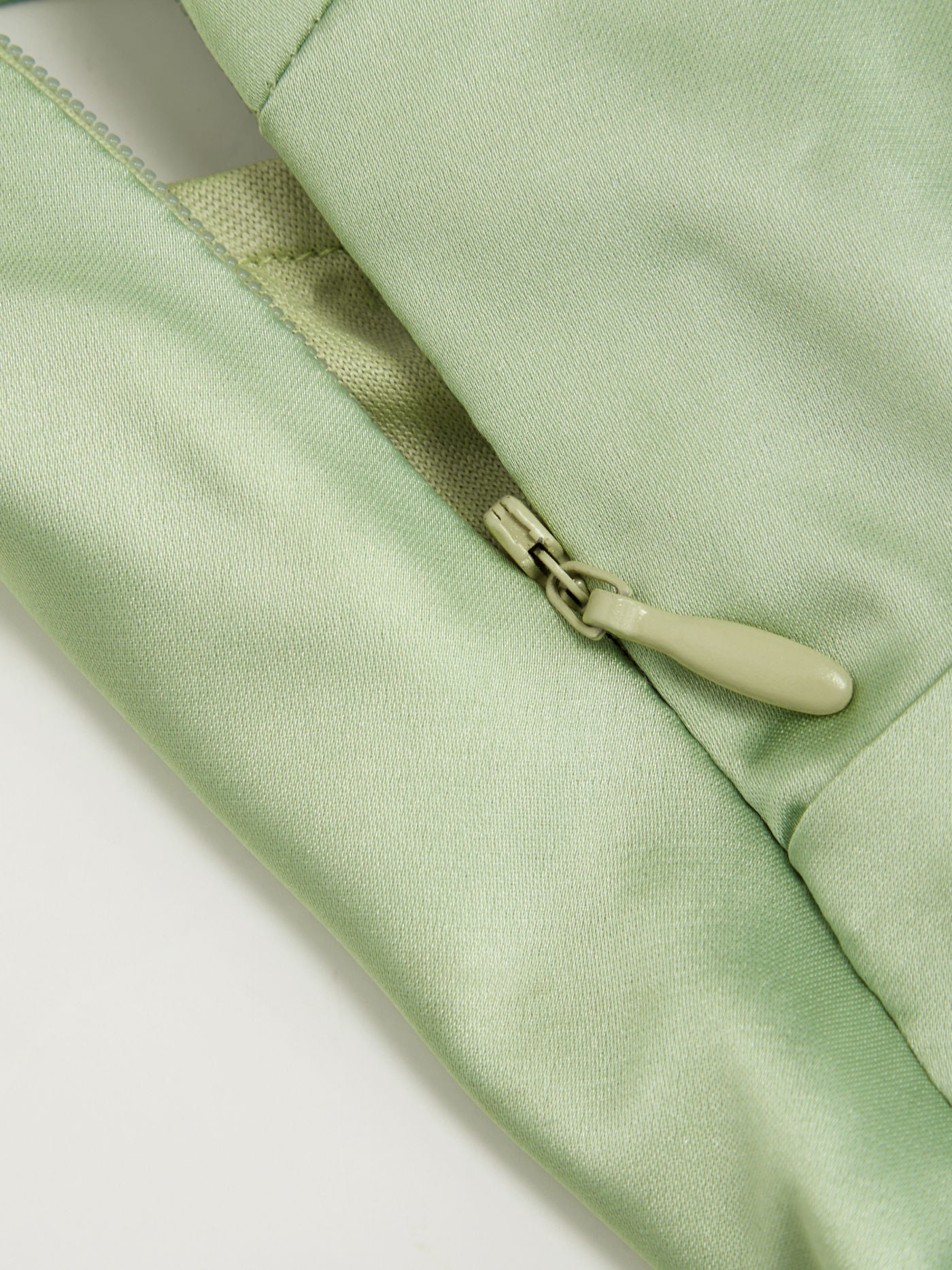 Vestido Maxi A-line con nudo y cuello halter de satén - Verde Matcha