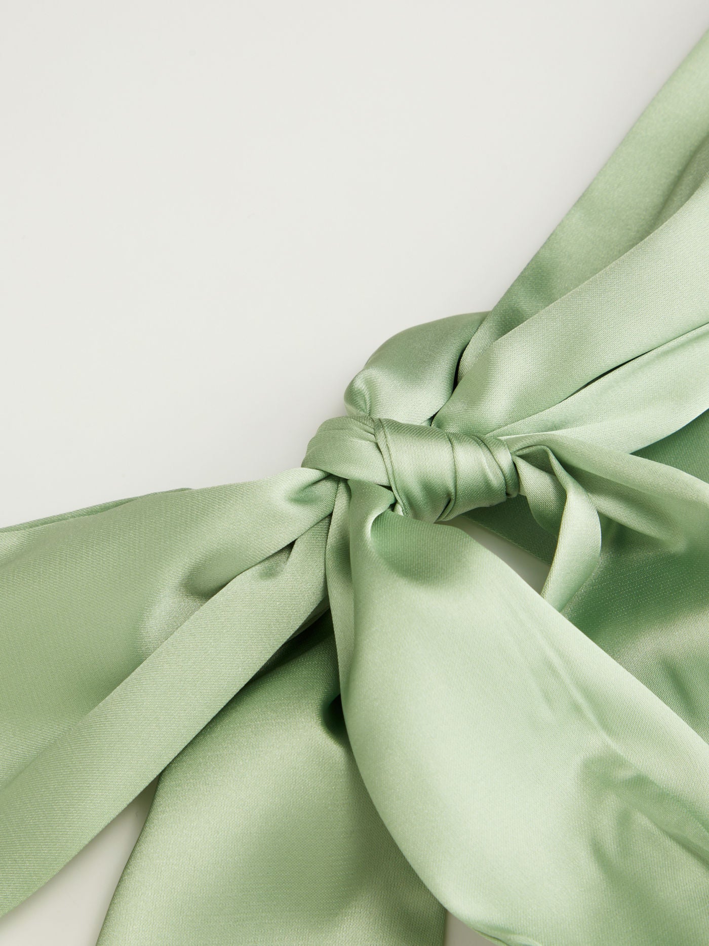 Vestido Maxi A-line con nudo y cuello halter de satén - Verde Matcha