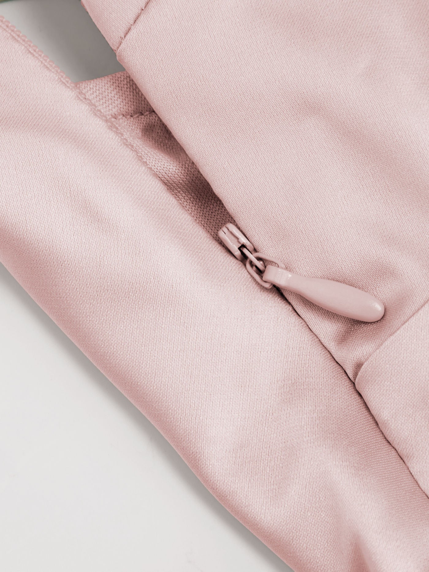 Vestido Maxi A-line con nudo y cuello halter de satén - Rosa Claro