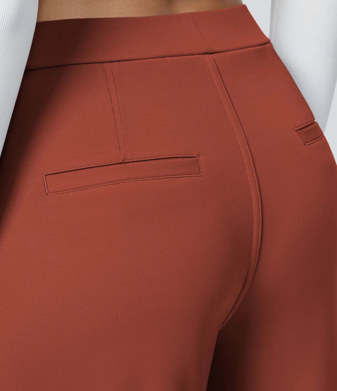 Pantalones de trabajo de cintura alta con bolsillos y pernera recta - Cinnabar