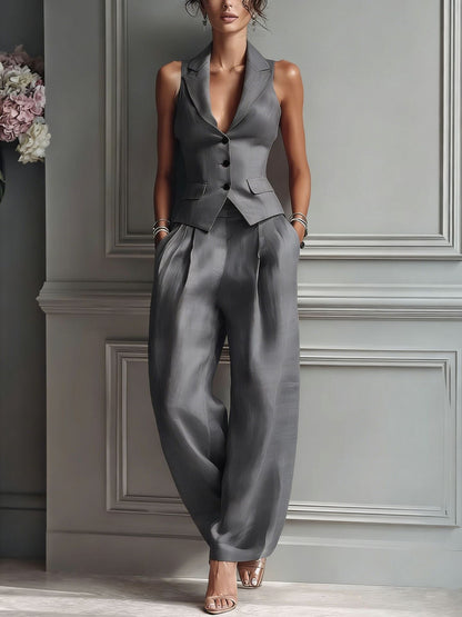 Traje de dos piezas con cuello en V y botones